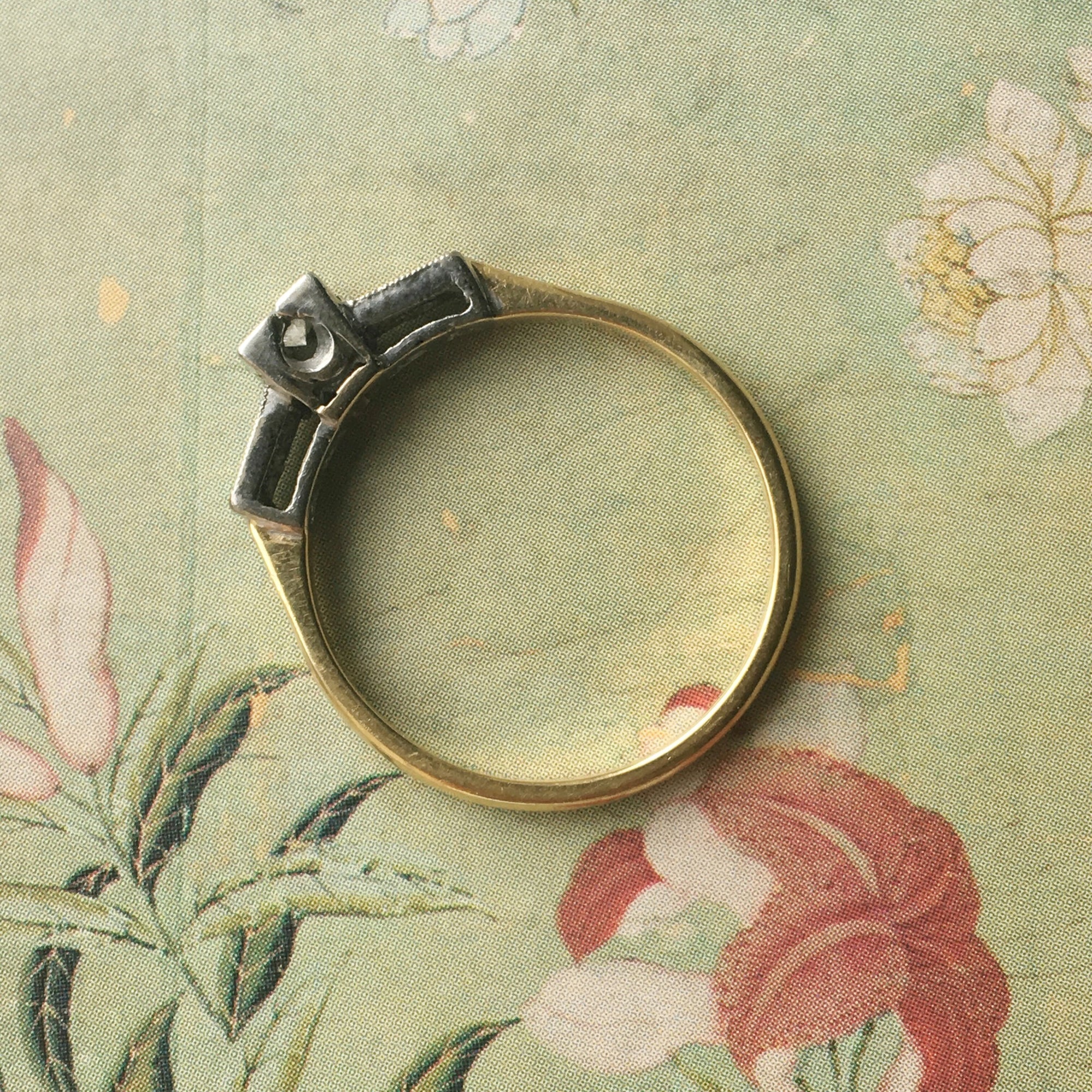 Vintage Art Deco Diamond Ring - 18k and Platinum - Size 7.25