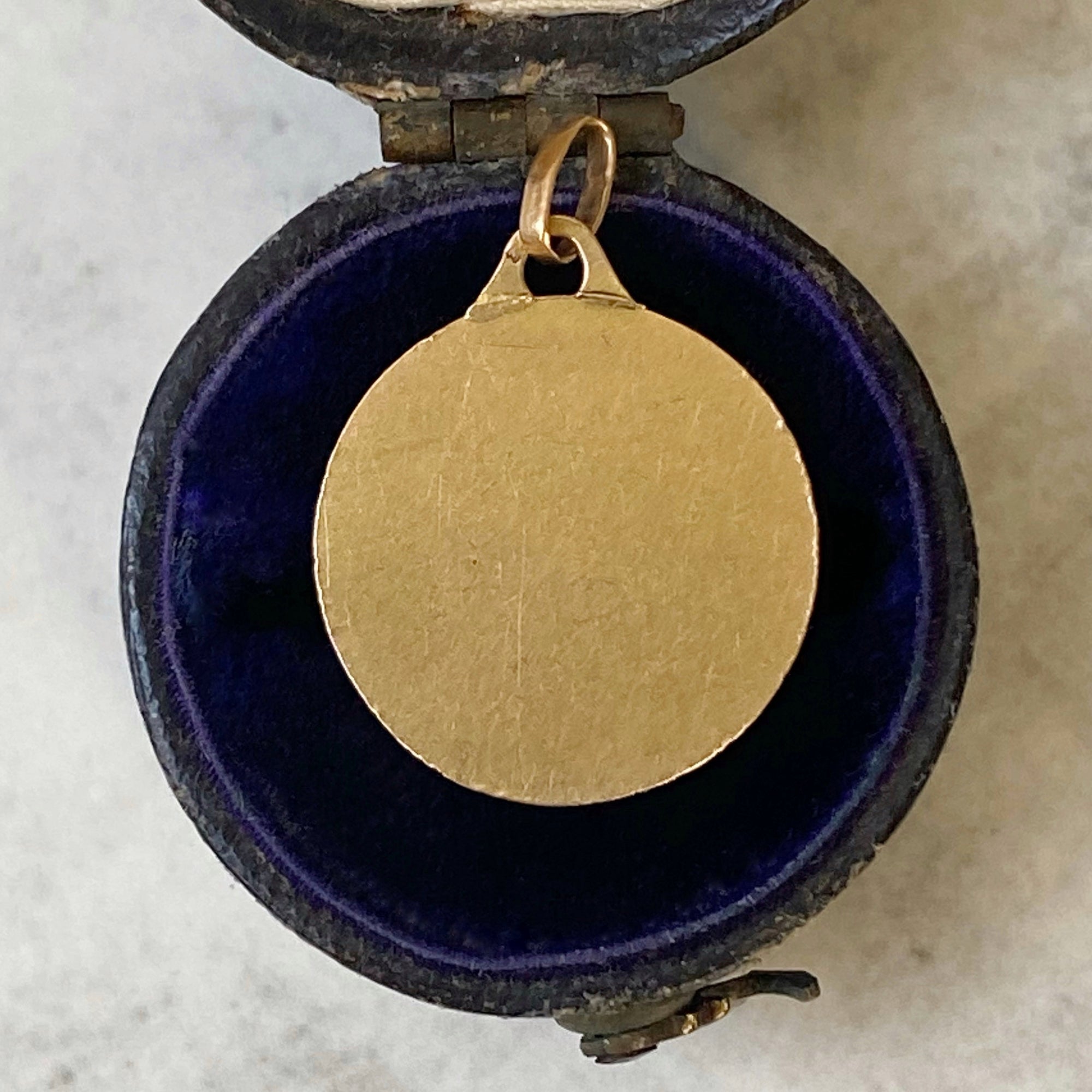 vintage 18k medallion