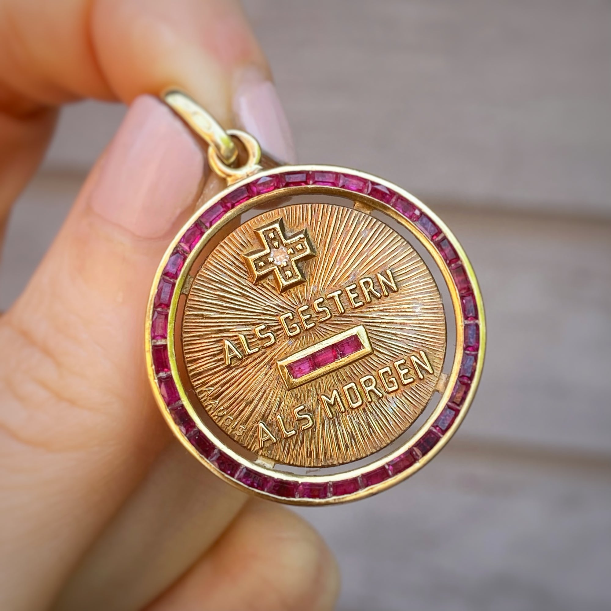 nedaille d'amour