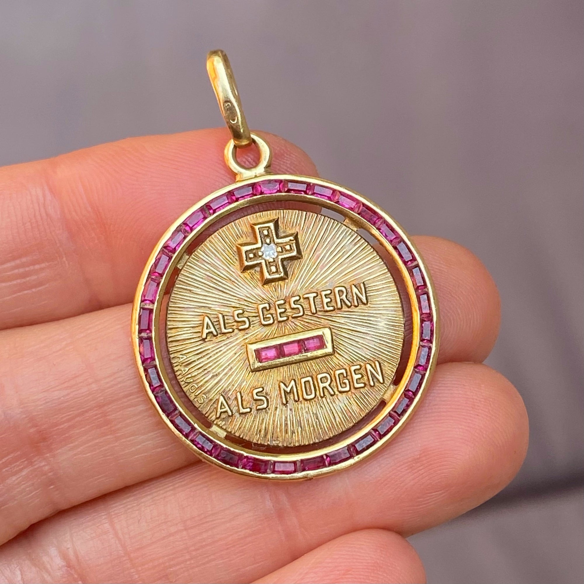 Augis pendant