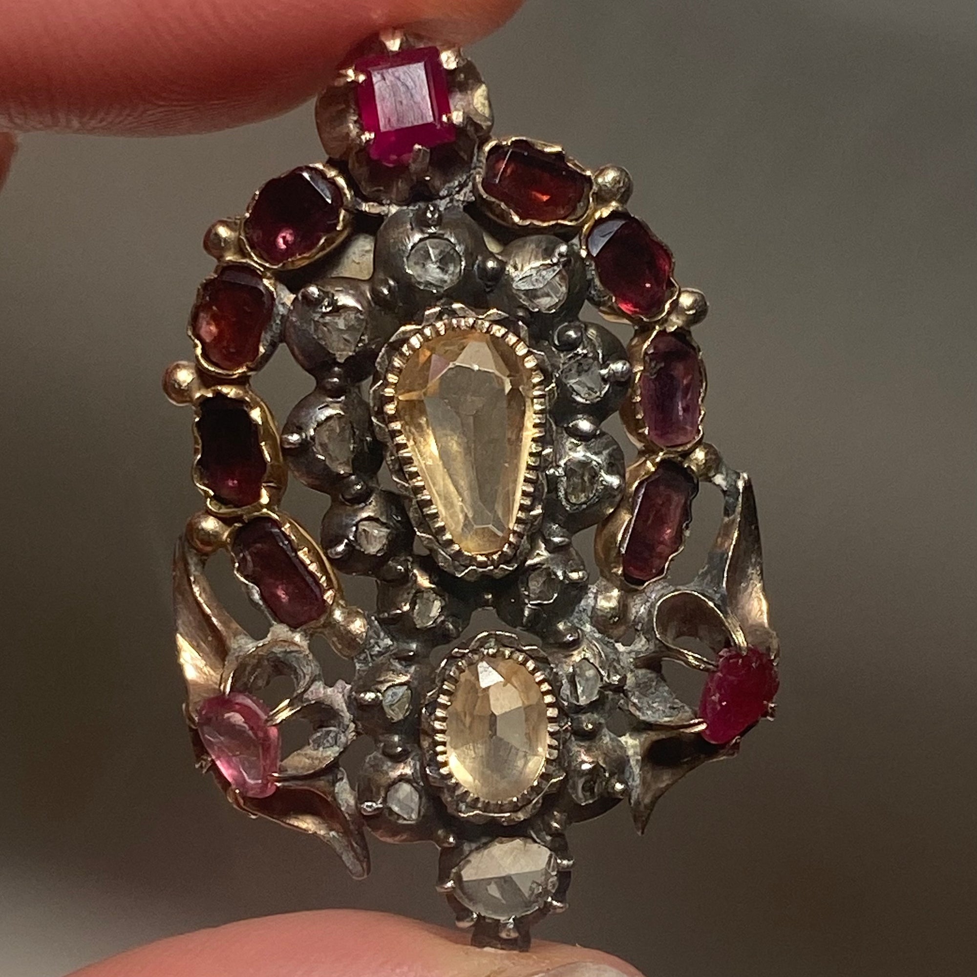 foil back garnets