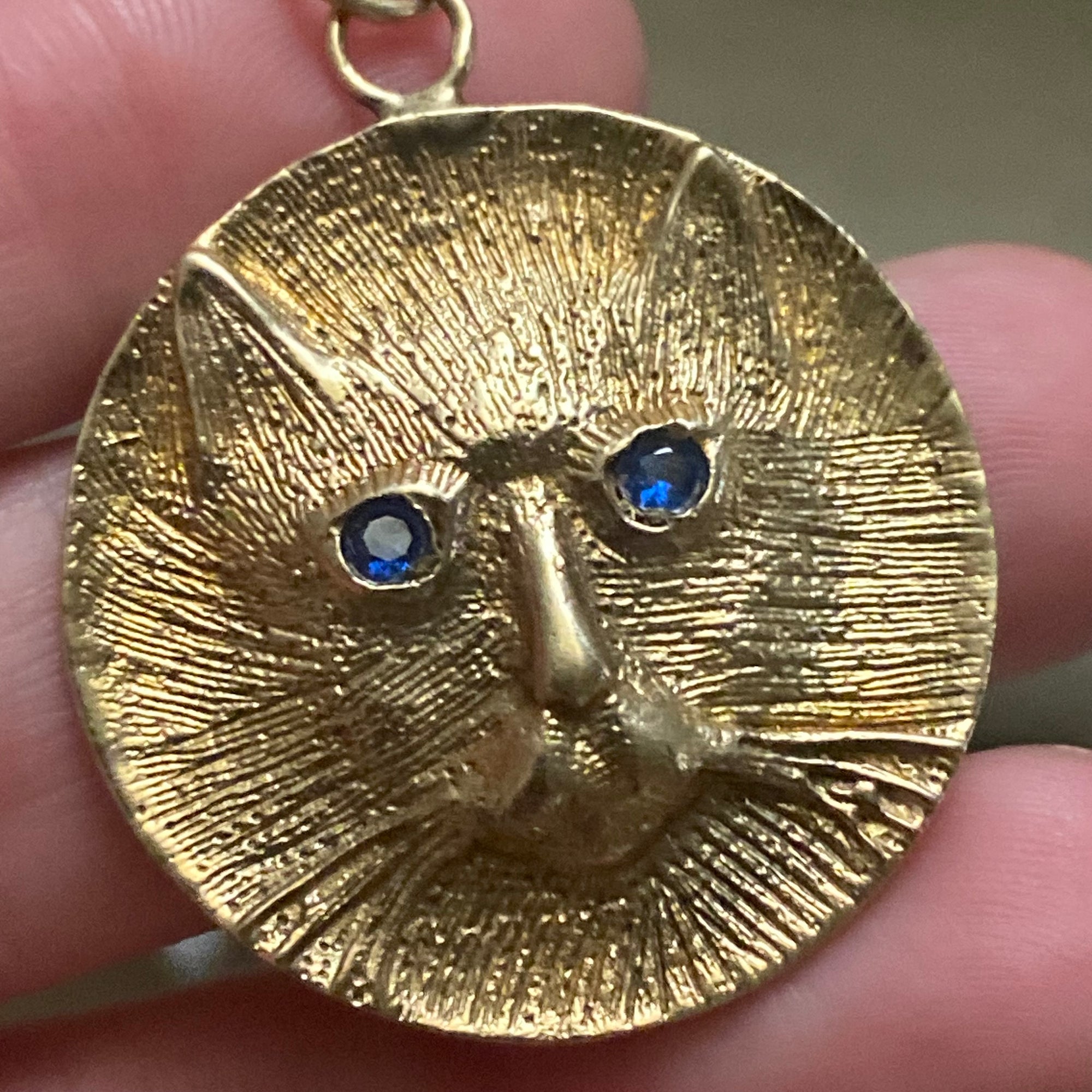 gold cat pendant