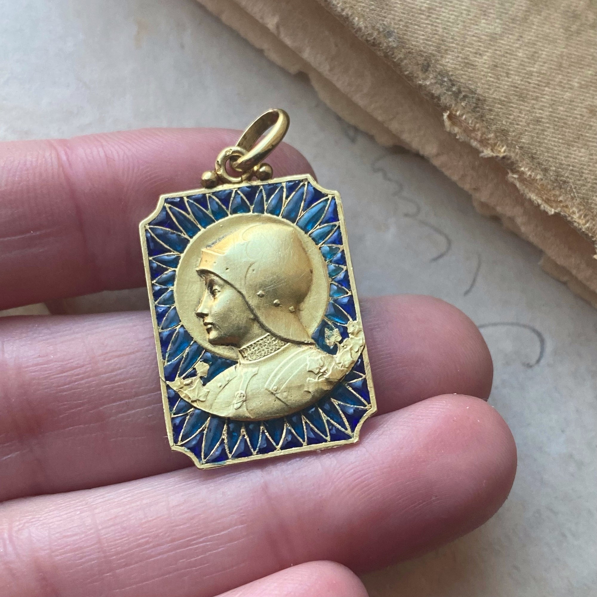 jeanne d'arc 18k