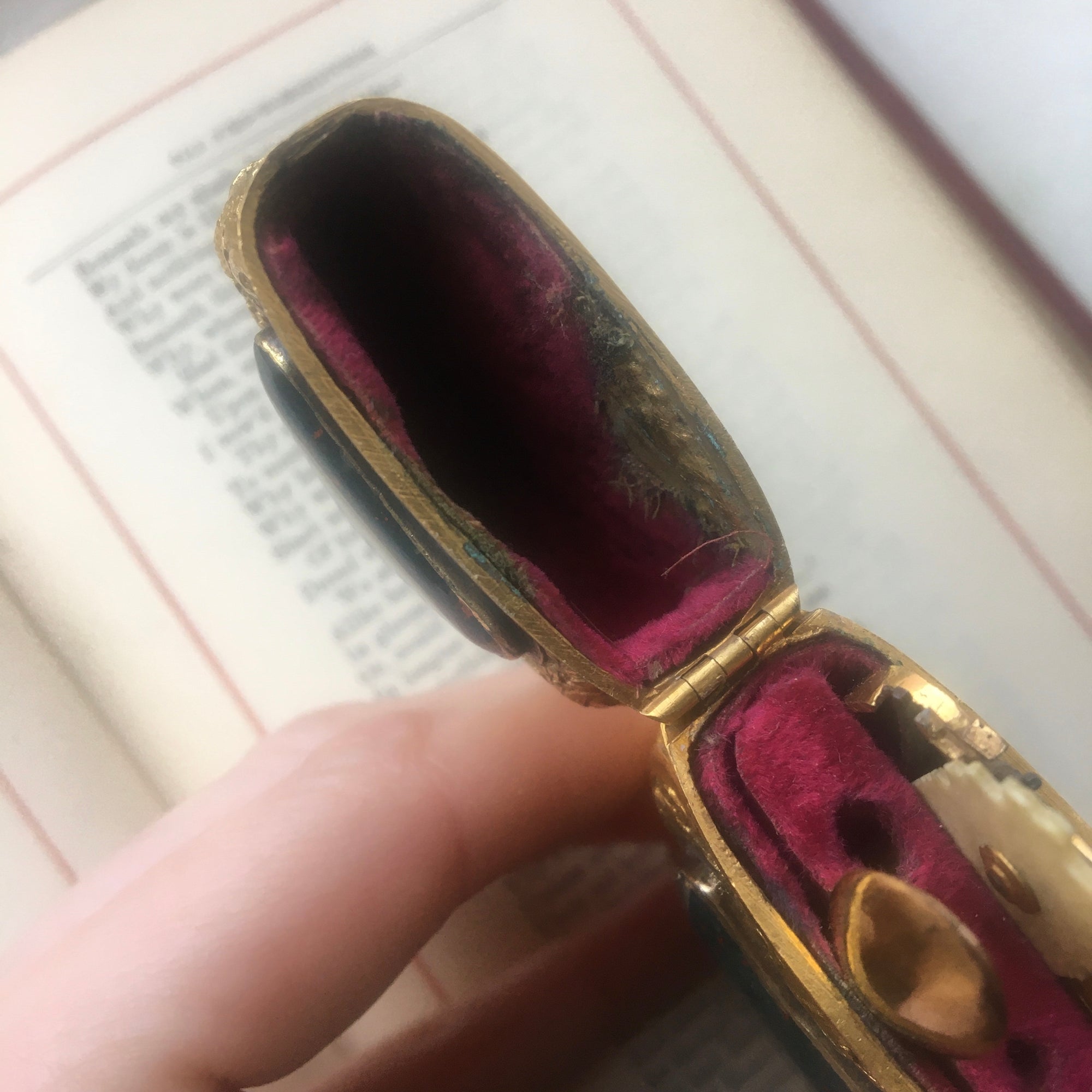 Antique Rococo Bloodstone Étui