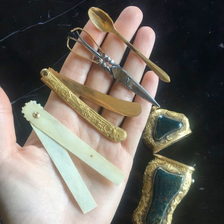antique necessaire