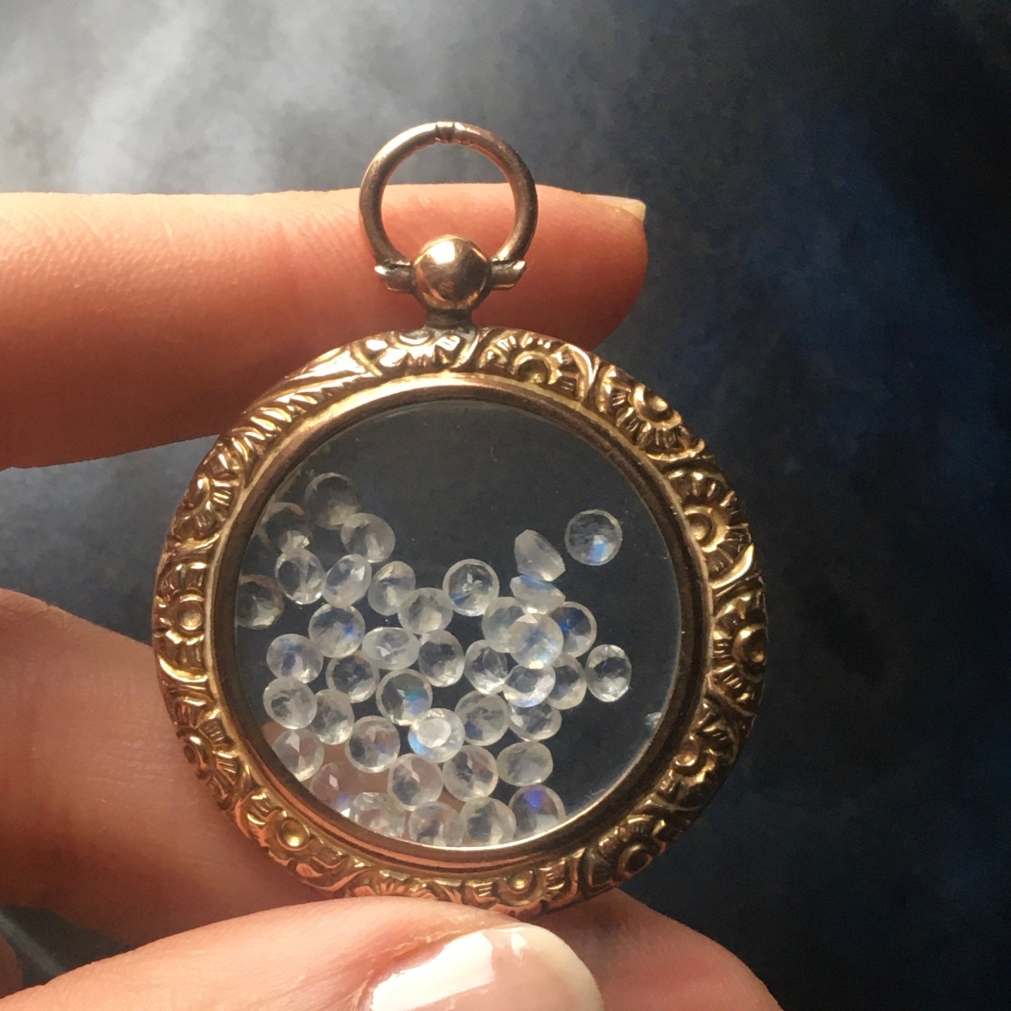 shaker locket