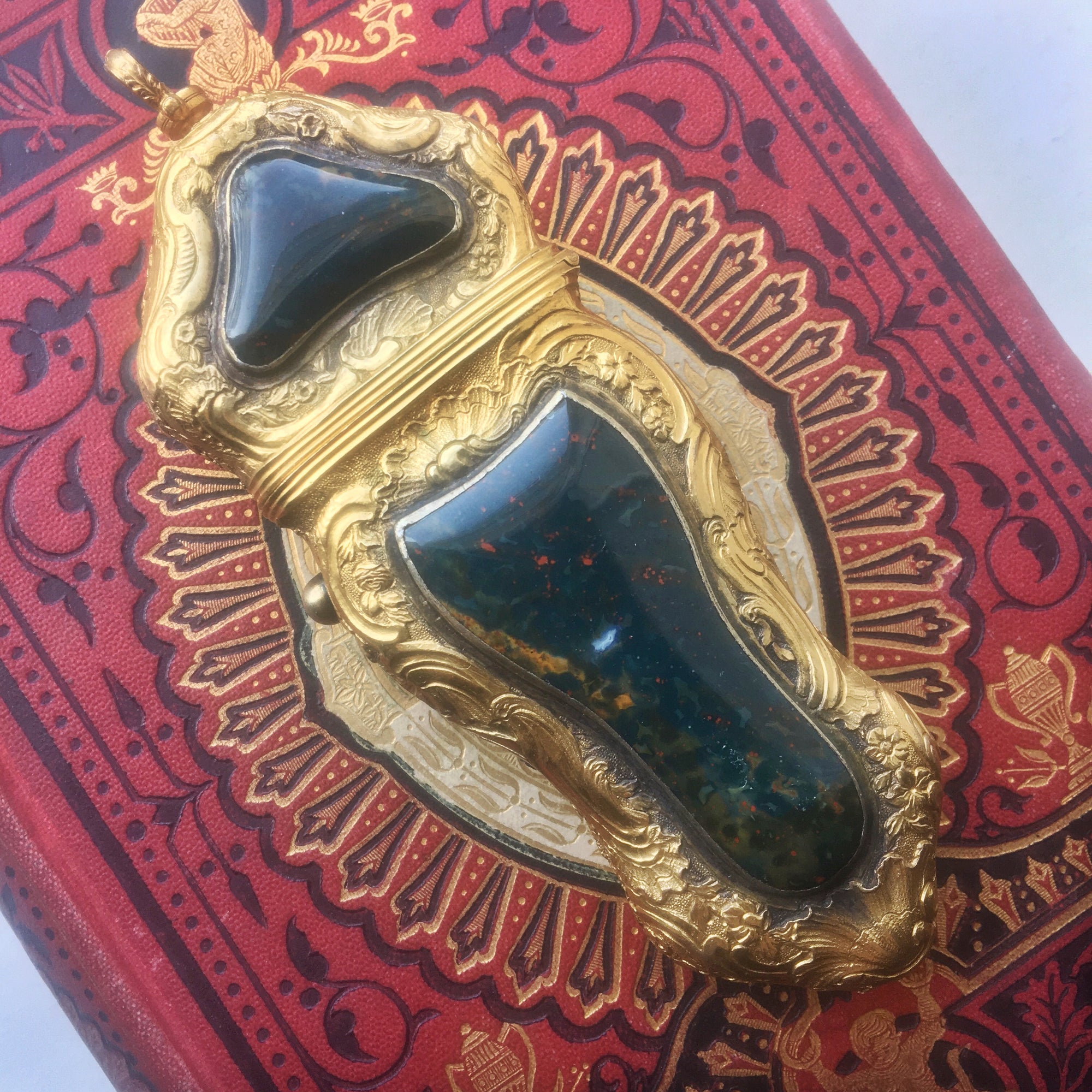rococo bloodstone etui